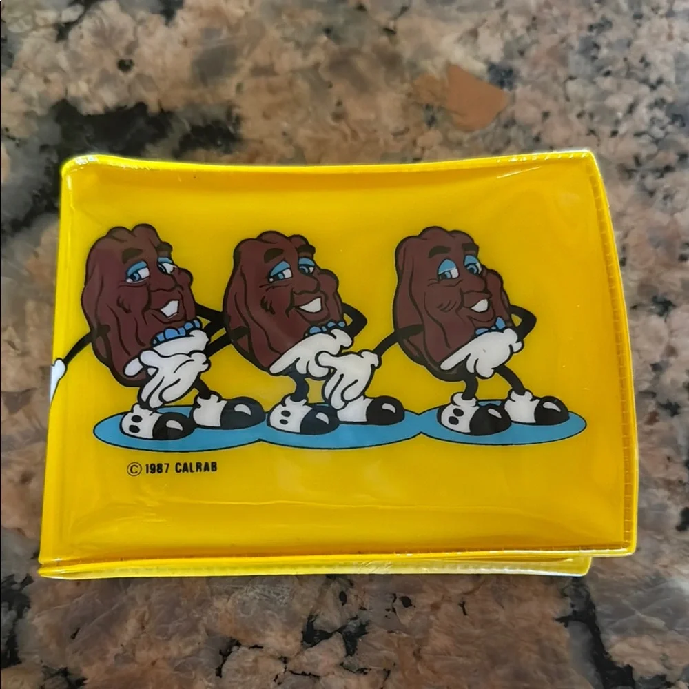 Vintage Yellow California Raisins Wallet